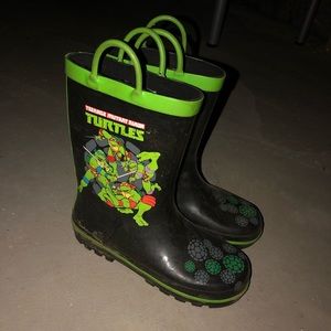Boys rain boots!!!